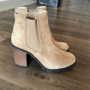 Abata size 8 tan boots!